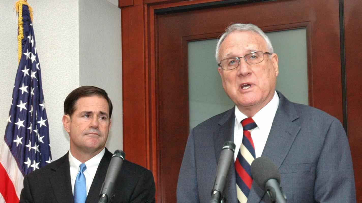 Former Arizona US Sen. Jon Kyl to replace John McCain